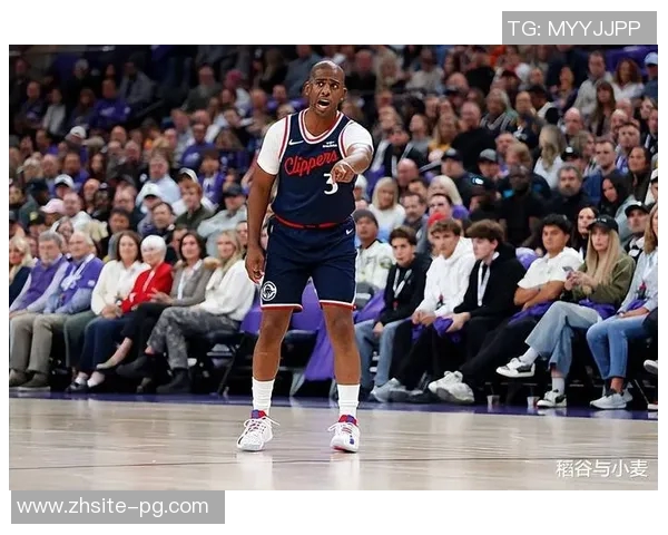 快船赢球却气氛沉闷保罗多次尝试激活球队氛围未果