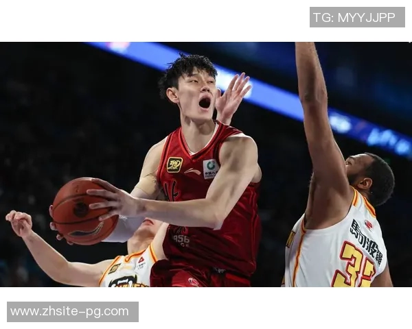 曾凡博NBA中国赛表现平平首战无出手次战坐冷板凳引关注 曾凡博NBA中国赛表现平平首战无出手次战坐冷板凳引关注