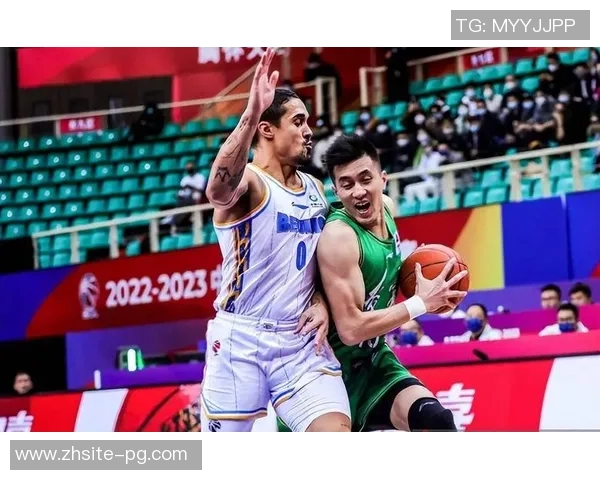 曾凡博向队友请求传球却遭无视队友选择独自进攻引发热议